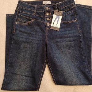 (BRAND NEW) Sofia Vergara Jeans Size 2